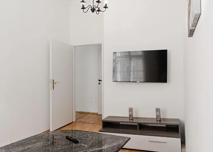 Cozy 3br With Living Near Belvedere Palace Bécs