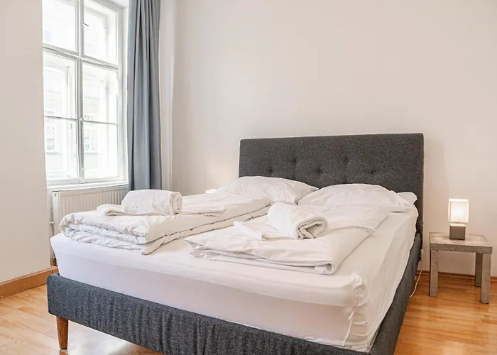 Cozy 3br With Living Near Belvedere Palace