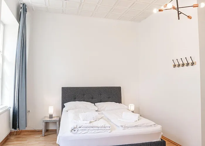 Apartman Cozy 3br With Living Near Belvedere Palace Bécs