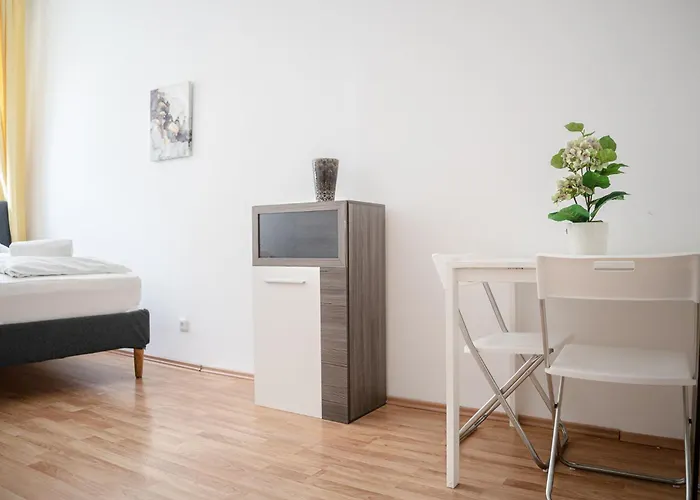Apartman Cozy 3br With Living Near Belvedere Palace