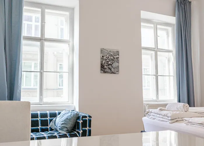Cozy 3br With Living Near Belvedere Palace Apartman