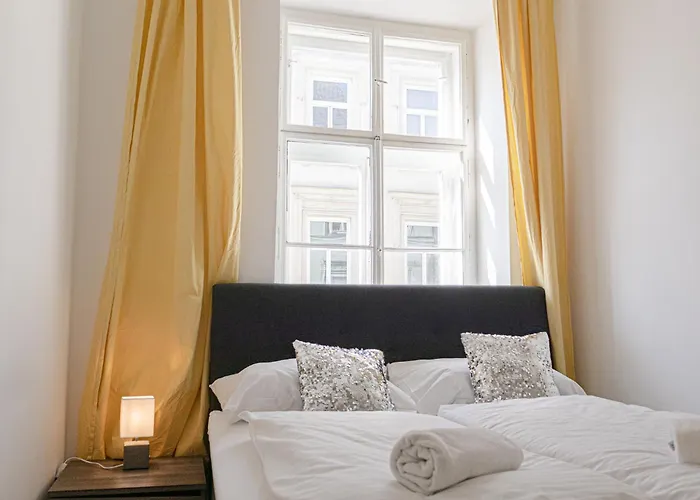 Apartman Cozy 3br With Living Near Belvedere Palace Bécs