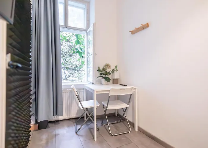 Cozy 3br With Living Near Belvedere Palace Bécs