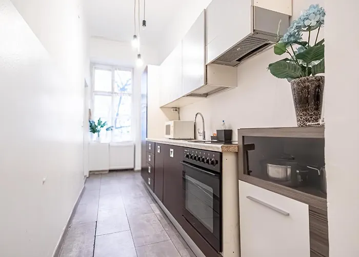 Cozy 3br With Living Near Belvedere Palace Apartman *