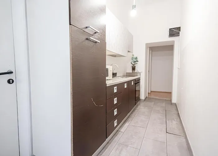 Cozy 3br With Living Near Belvedere Palace *