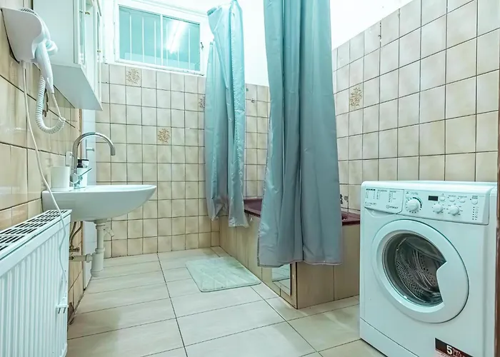 Apartman Cozy 3br With Living Near Belvedere Palace Bécs